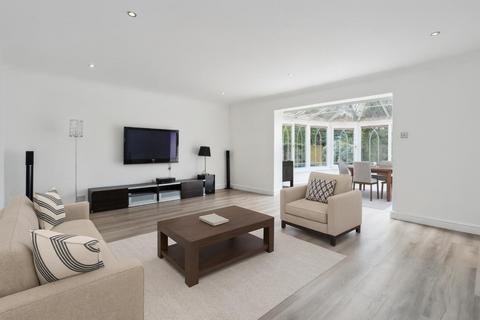 5 bedroom detached house to rent, Manor Road South, Esher, Surrey, KT10