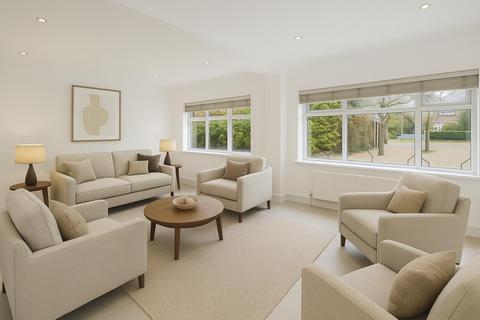5 bedroom detached house to rent, Manor Road South, Esher, Surrey, KT10