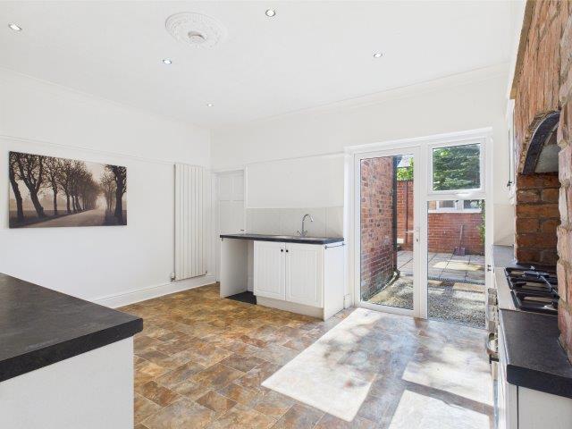 Kitchen/ dining area