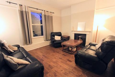 2 bedroom flat to rent, Friern Barnet Road, London N11