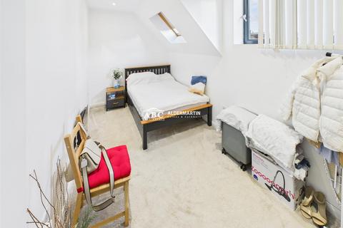 1 bedroom flat for sale, High Street, New Malden