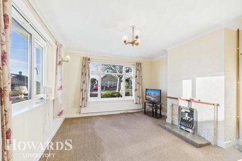 2 bedroom detached bungalow for sale, Clovelly Rise, Lowestoft