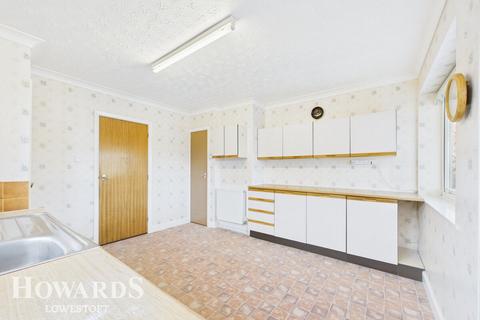 2 bedroom detached bungalow for sale, Clovelly Rise, Lowestoft