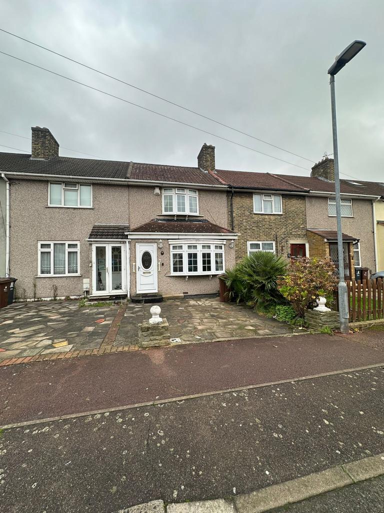 2 Bedroom House to Let In Haresfield Road, Dagen