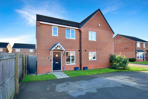 3 bedroom semi-detached house for sale, Llama Close, Leyland PR25