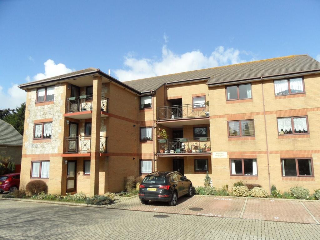 Victoria Avenue, Shanklin PO37 2 bed apartment £595 pcm (£137 pw)