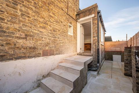 2 bedroom flat to rent, Lewin Road, Streatham, London, SW16