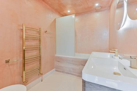 2 bedroom flat to rent, Lewin Road, Streatham, London, SW16