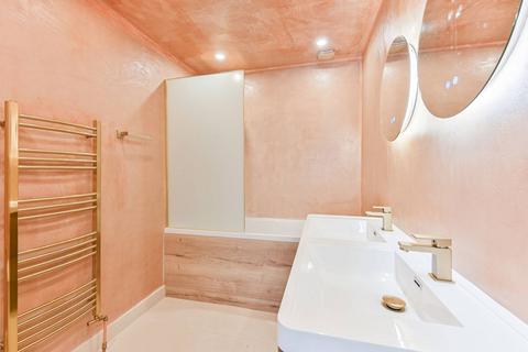 2 bedroom flat to rent, Lewin Road, Streatham, London, SW16