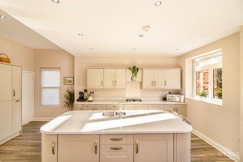 5 bedroom detached house for sale, Station Road, Hagley