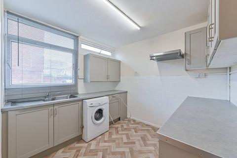 3 bedroom maisonette to rent, Lympstone Gardens, Peckham, London, SE15