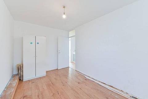 3 bedroom maisonette to rent, Lympstone Gardens, Peckham, London, SE15