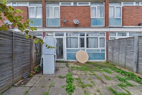 3 bedroom maisonette to rent, Lympstone Gardens, Peckham, London, SE15