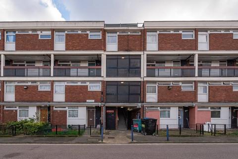 3 bedroom maisonette to rent, Lympstone Gardens, Peckham, London, SE15