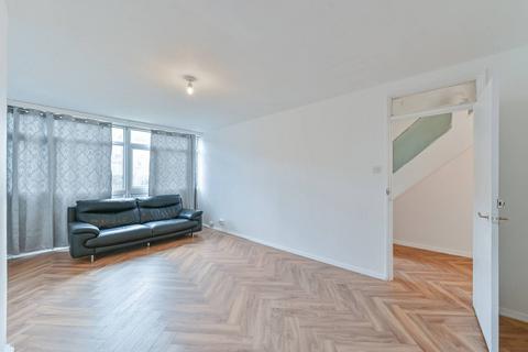 3 bedroom maisonette to rent, Lympstone Gardens, Peckham, London, SE15
