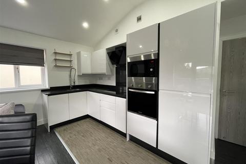 3 bedroom apartment to rent, The Walk, Cardiff