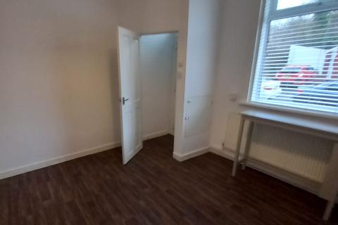 2 bedroom terraced house to rent, Highfield Street, Middleton M24