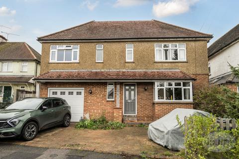 4 bedroom detached house for sale, Tor Road, Farnham, Surrey, GU9