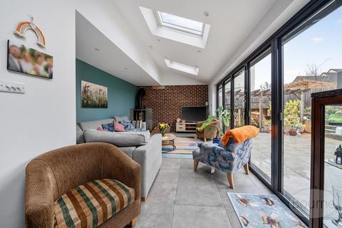 4 bedroom detached house for sale, Tor Road, Farnham, Surrey, GU9