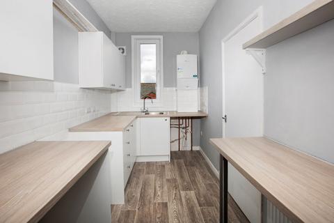 Studio to rent, Bitton Avenue, Teignmouth, TQ14