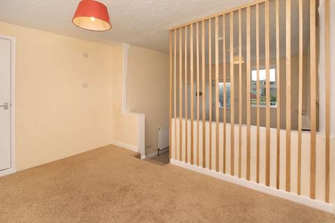 Studio to rent, Bitton Avenue, Teignmouth, TQ14