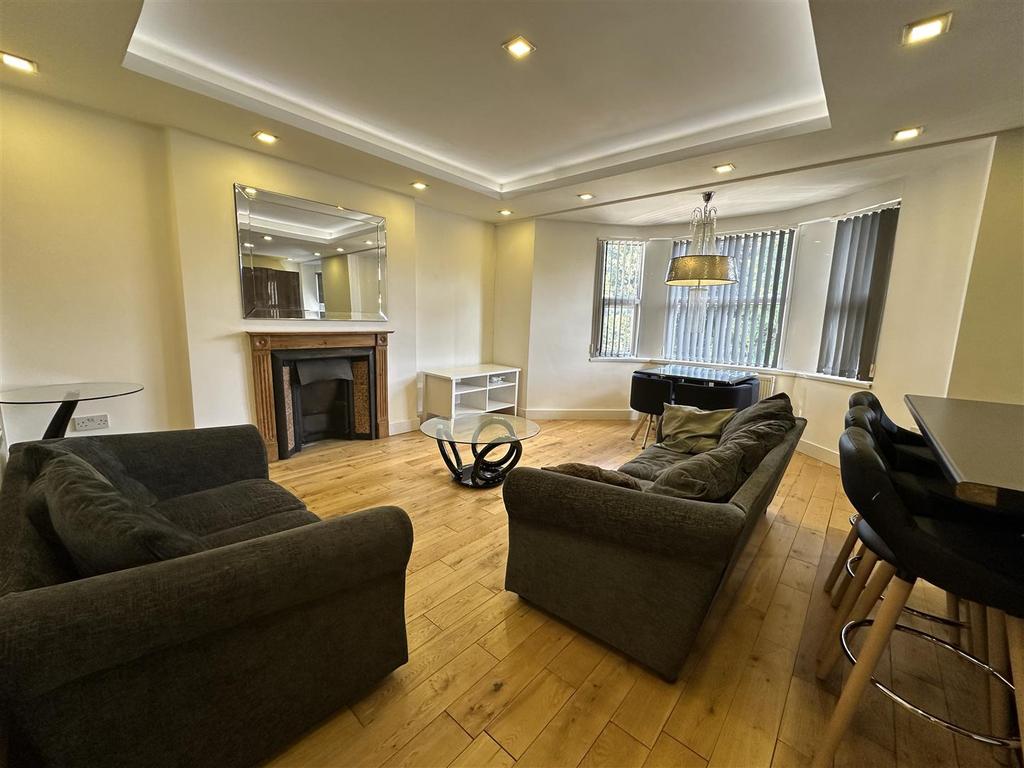 Flat 5 - Lounge.JPEG