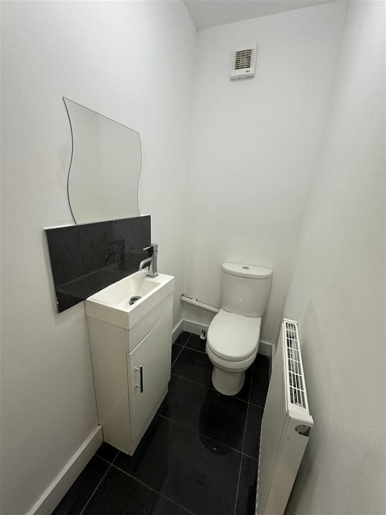 Flat 5 - WC.JPEG