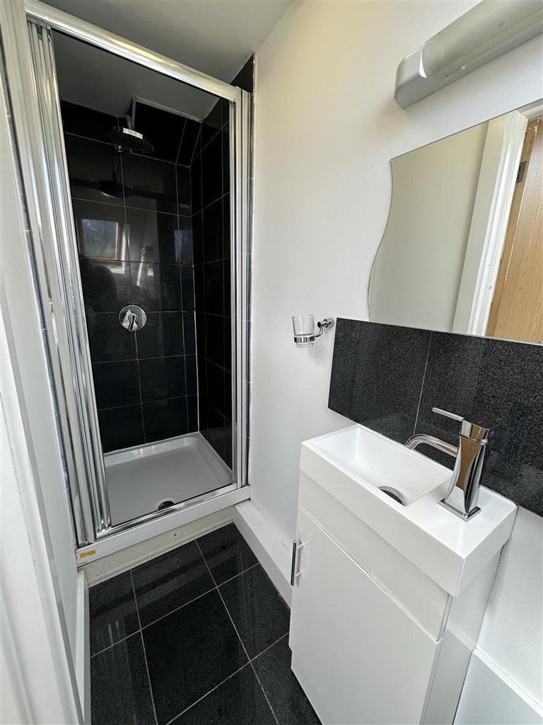 Flat 5 - Ensuite 2.JPEG