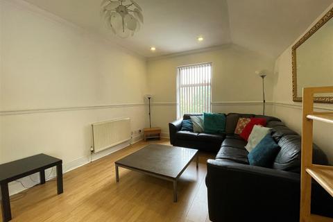 3 bedroom apartment to rent, Richmond Crescent, Cardiff