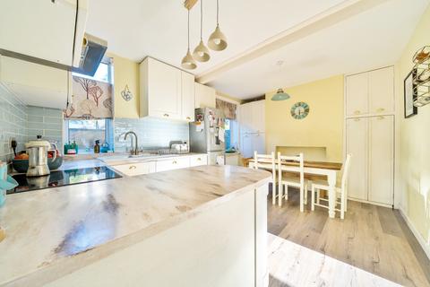 3 bedroom end of terrace house for sale, Woodroyd Gardens, Luddendenfoot