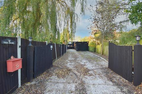 Horseman Side, Brentwood