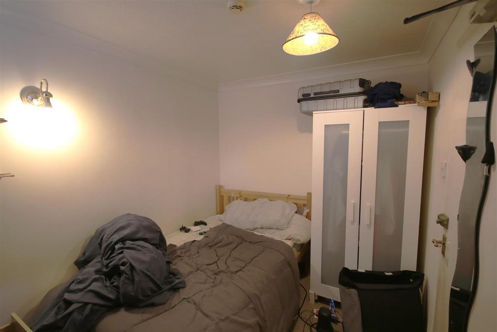 Bedroom 1b.JPG