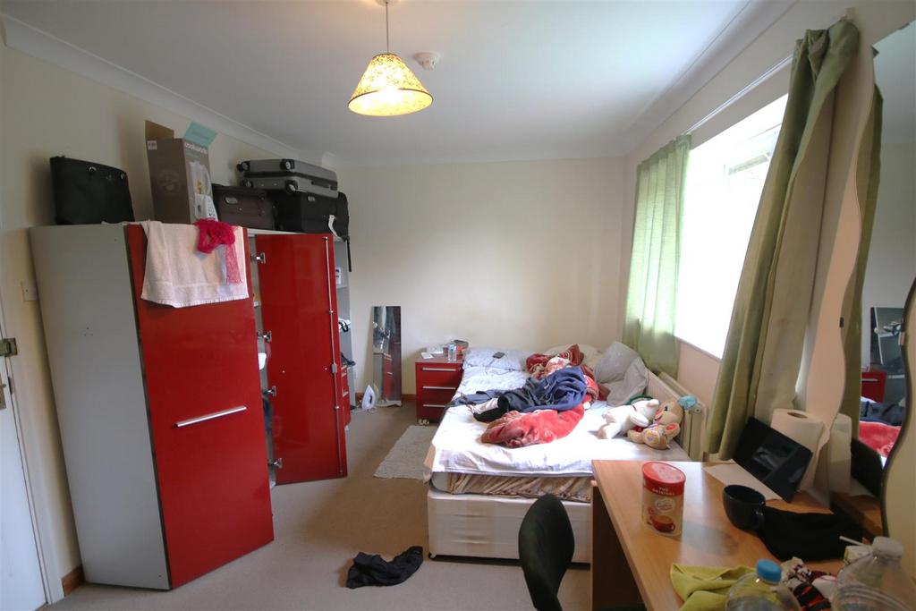 Bedroom 3a.JPG