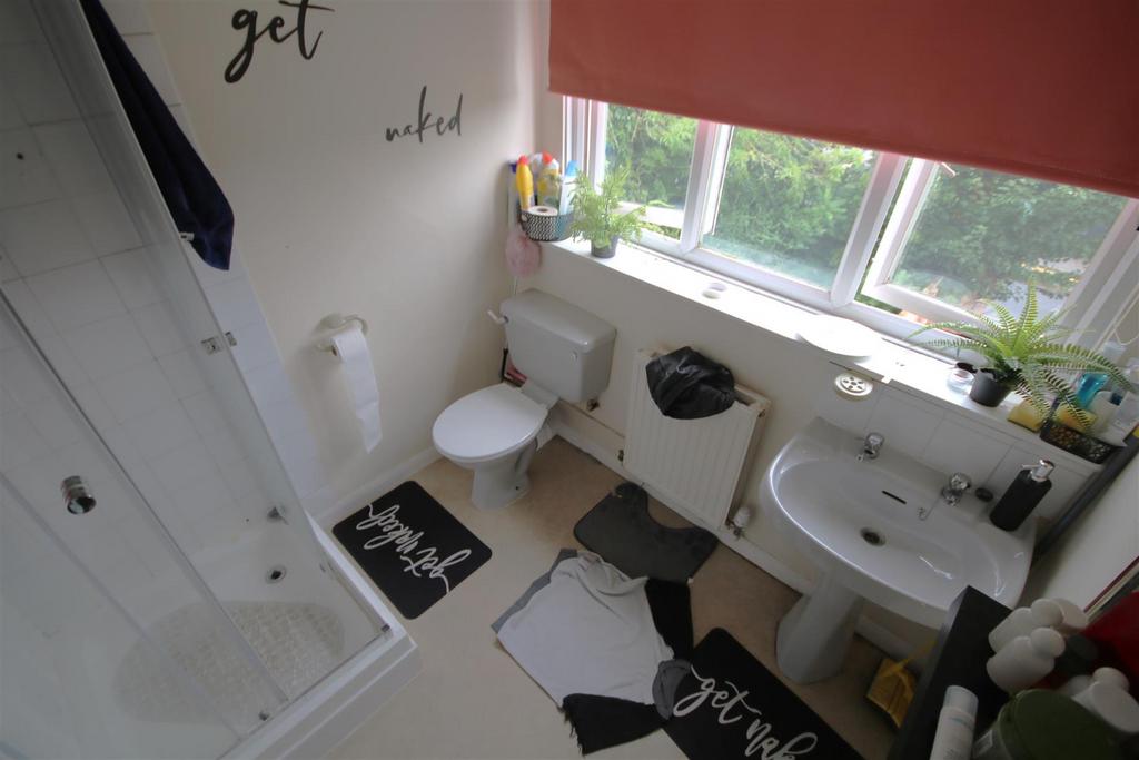 Bed 4 En Suite.JPG