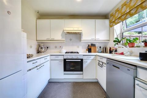 3 bedroom semi-detached house to rent, Britannia Walk, Market Harborough, Leics