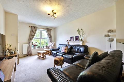 3 bedroom semi-detached house to rent, Britannia Walk, Market Harborough, Leics