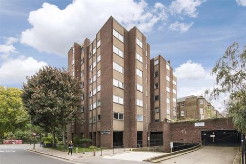 2 bedroom flat to rent, St Mary Le Park Court, Parkgate Road, SW11