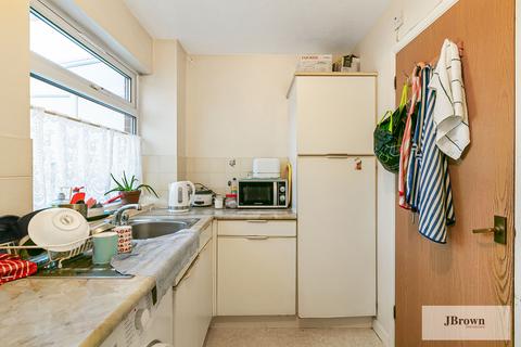 undefined, Heathlands Way, Greater London, TW4