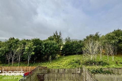 3 bedroom semi-detached house to rent, Beck bridge Lane, Bradford