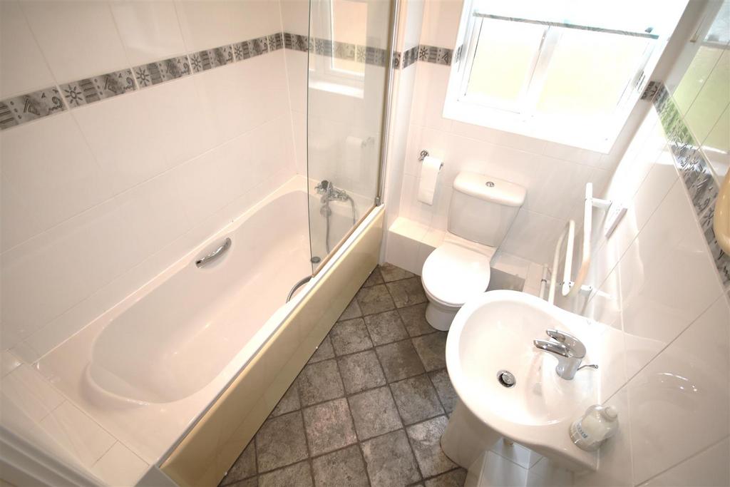 Bathroom.JPG