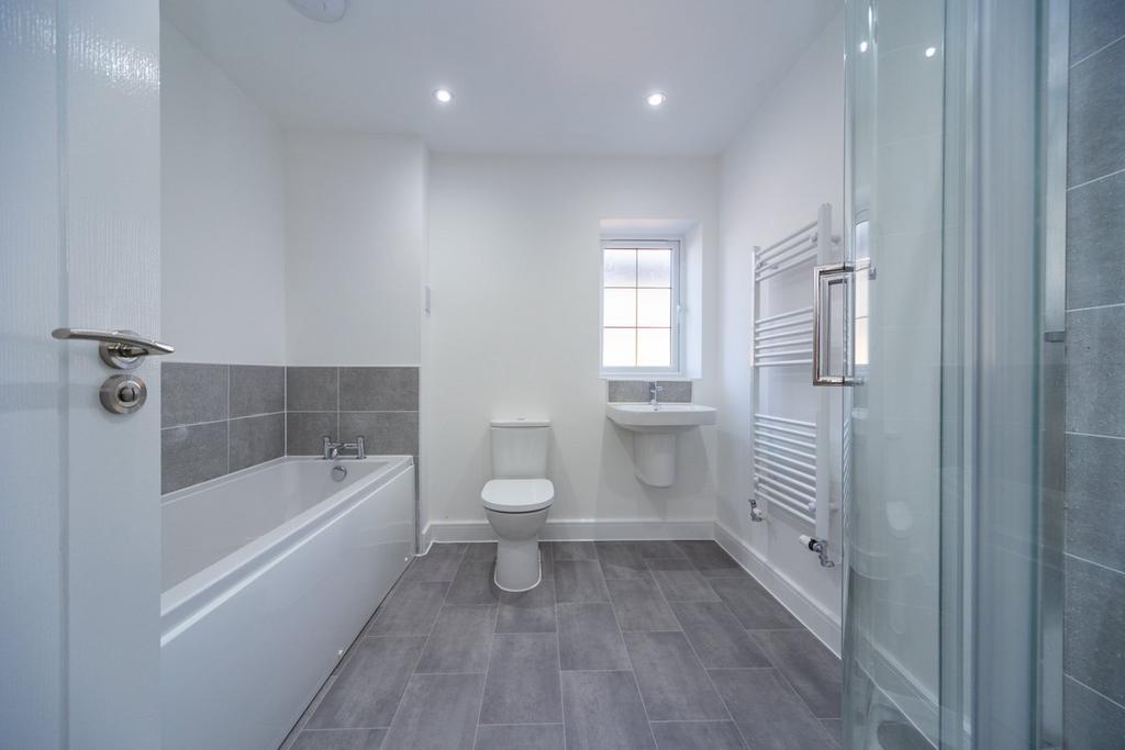 Plot 47 Bathroom
