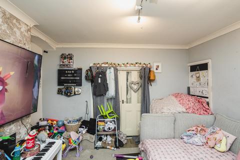2 bedroom end of terrace house for sale, Park Road, Askern DN6