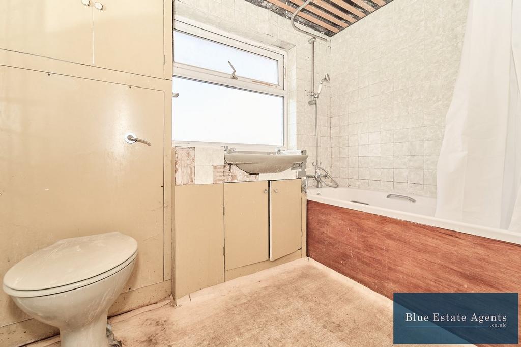 First Floor Bathroom Suite