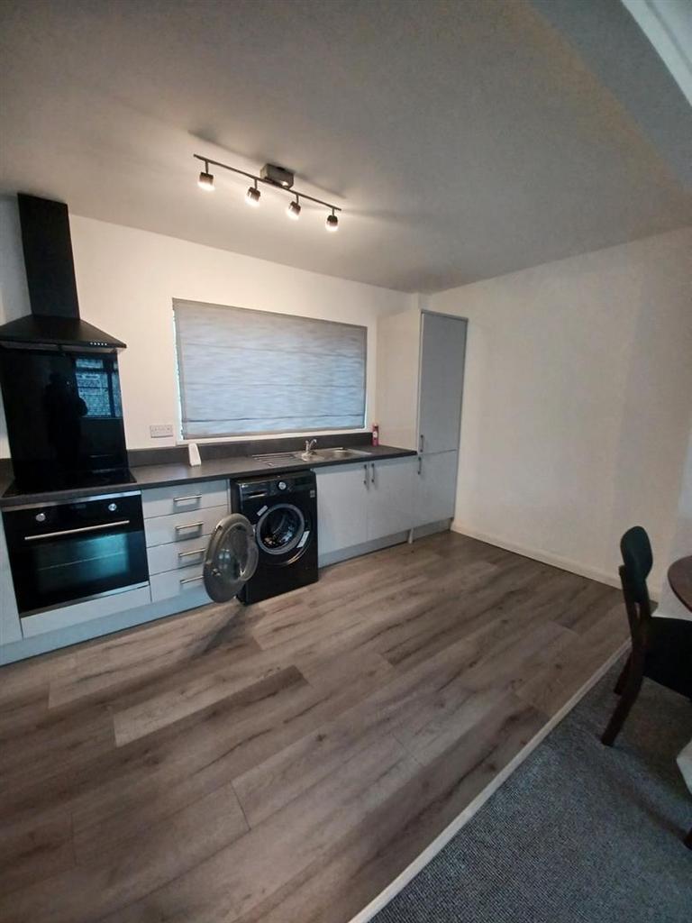 Kitchen 2.jpg