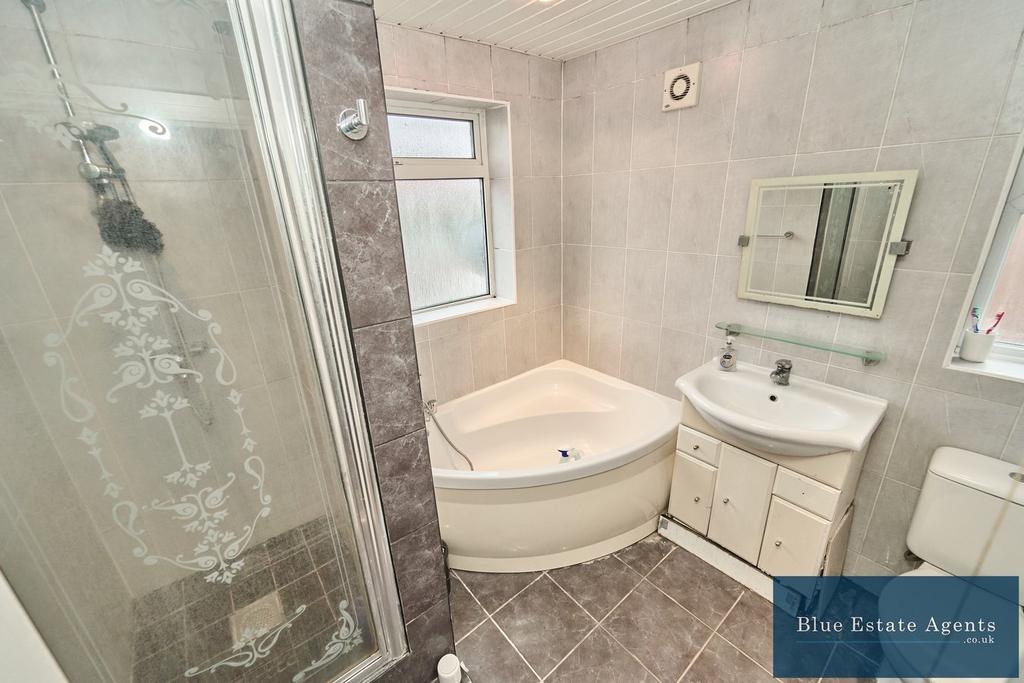 Family Bathroom Suite