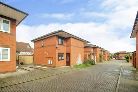 undefined, Tamarisk Court, Walnut Tree