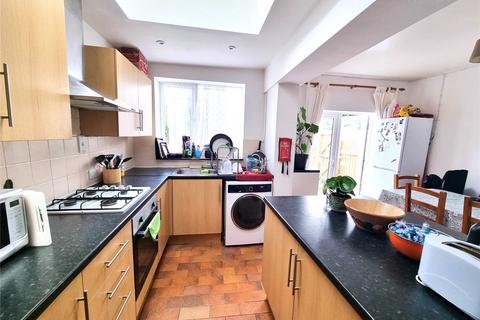 5 bedroom semi-detached house to rent, Hinton Road, Bristol BS16