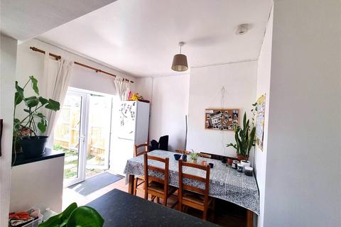 5 bedroom semi-detached house to rent, Hinton Road, Bristol BS16