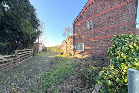 2 bedroom end of terrace house for sale, Manchester Road, Westhoughton, Bolton
