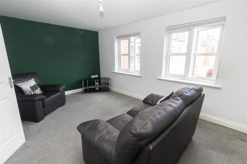 2 bedroom ground floor flat to rent, Dukesfield, Shiremoor, Newcastle Upon Tyne